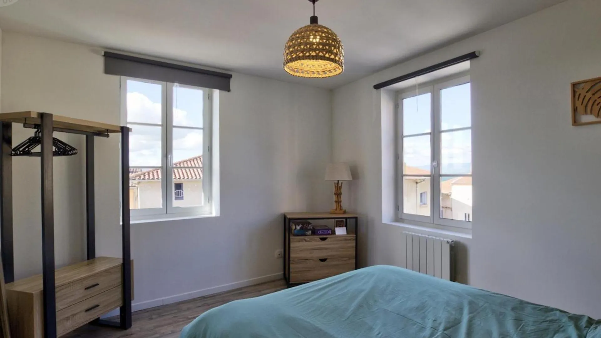 Appartement Authentique Et Confortable Avec Wifi, Parking Gratuit Et Cuisine Equipee A Saint-Galmier - Fr-1-496-276 0*,