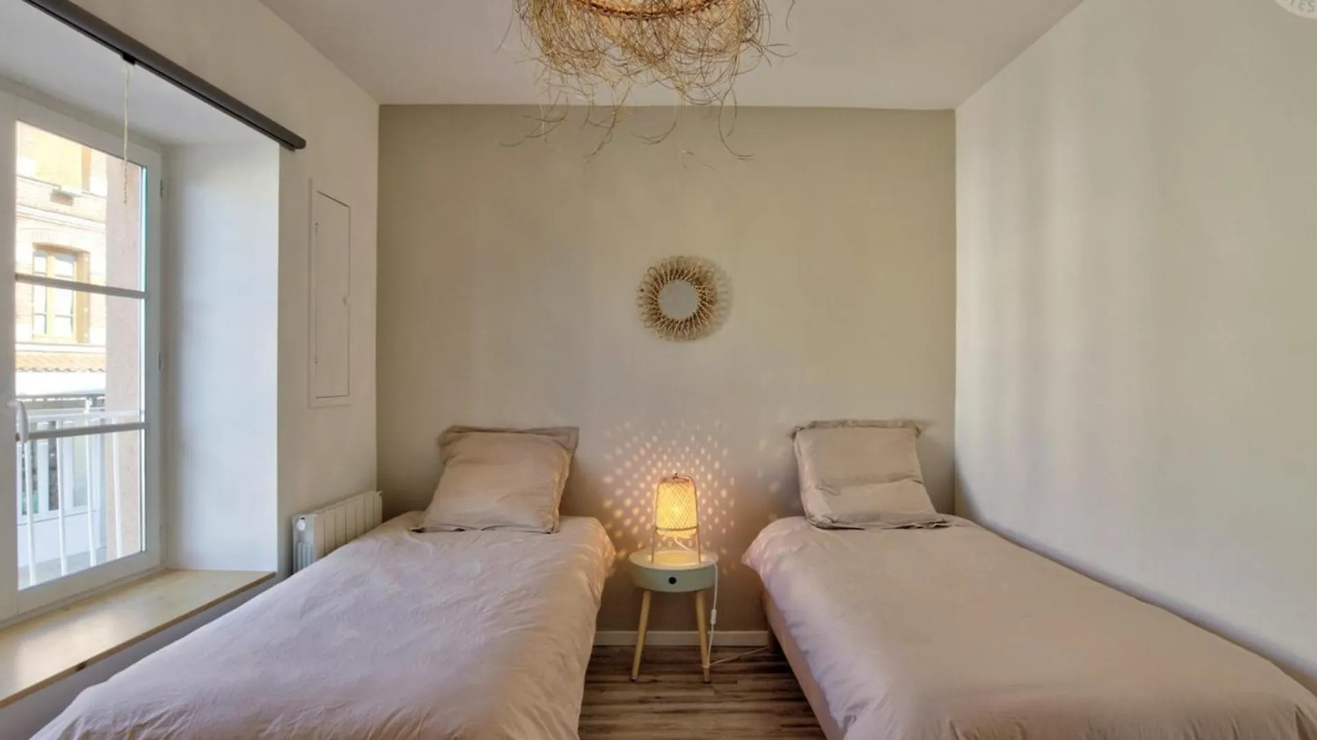 Appartement Authentique Et Confortable Avec Wifi, Parking Gratuit Et Cuisine Equipee A Saint-Galmier - Fr-1-496-276 0*,